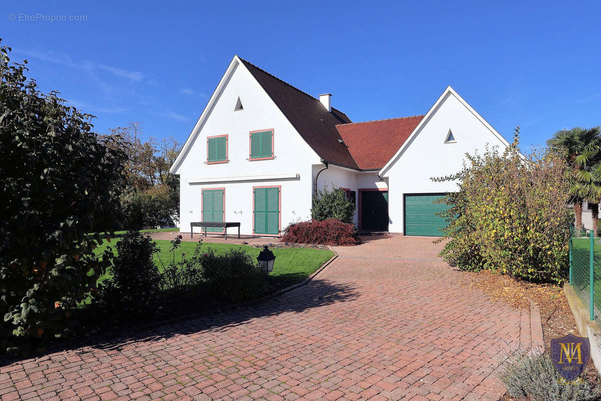 Maison à VILLAGE-NEUF