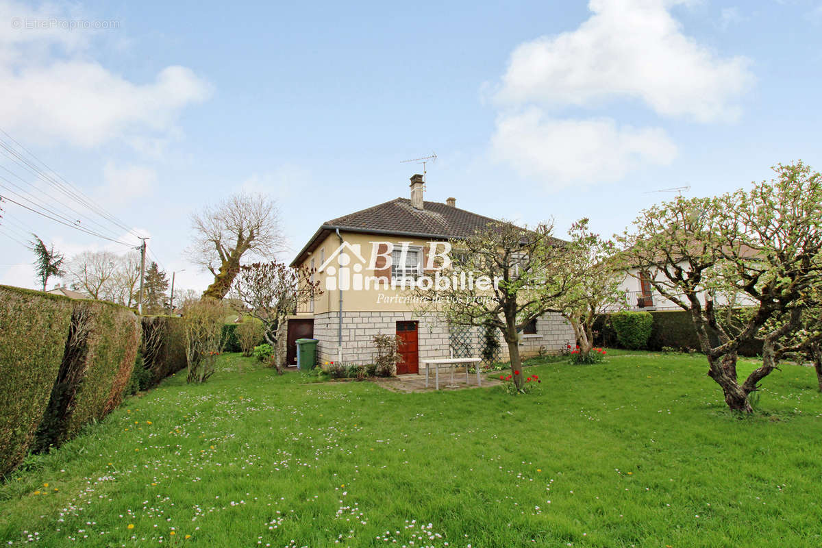 Maison à LE PERRAY-EN-YVELINES