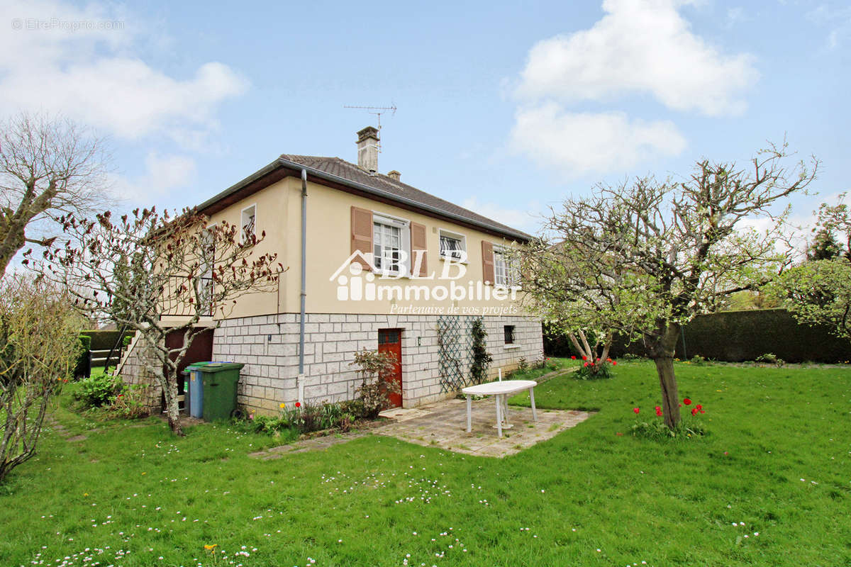 Maison à LE PERRAY-EN-YVELINES