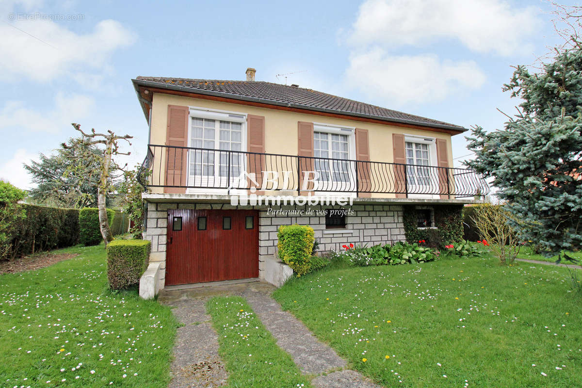 Maison à LE PERRAY-EN-YVELINES