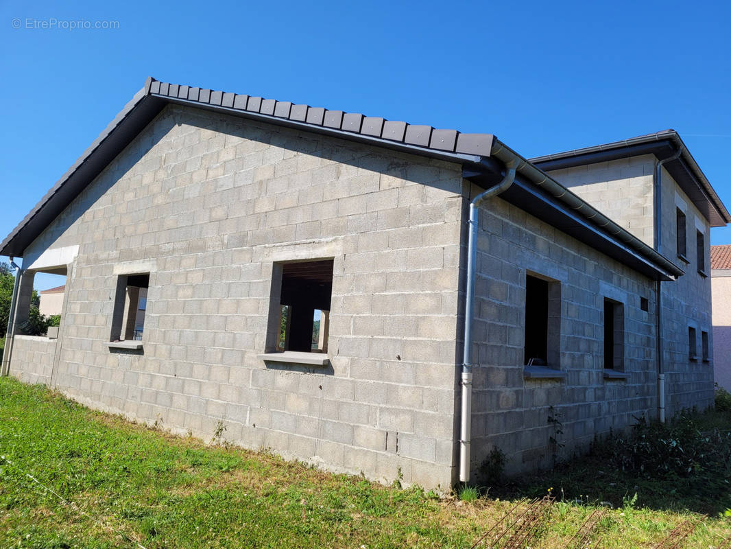 Maison à SERRIERES-DE-BRIORD