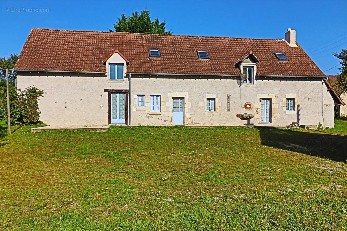 Maison à JALOGNES