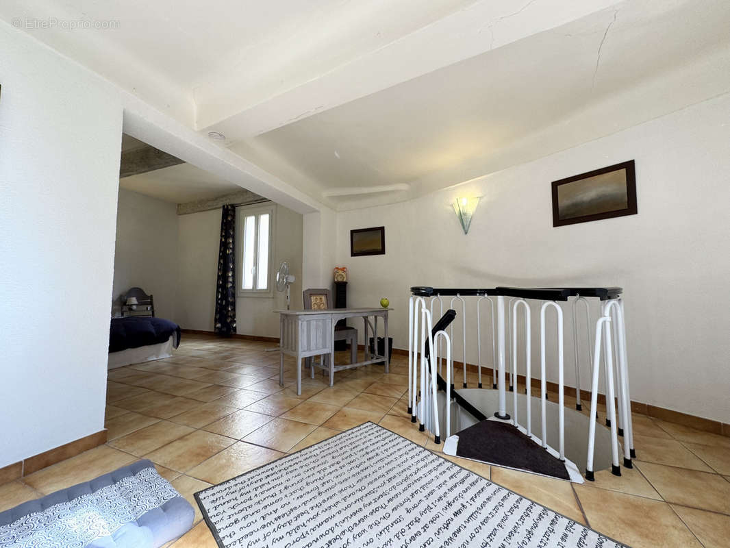 Appartement à COTIGNAC