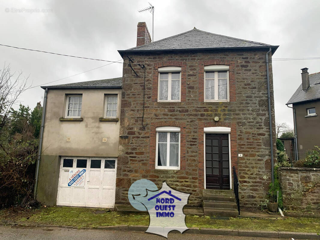 Maison à AMBRIERES-LES-VALLEES