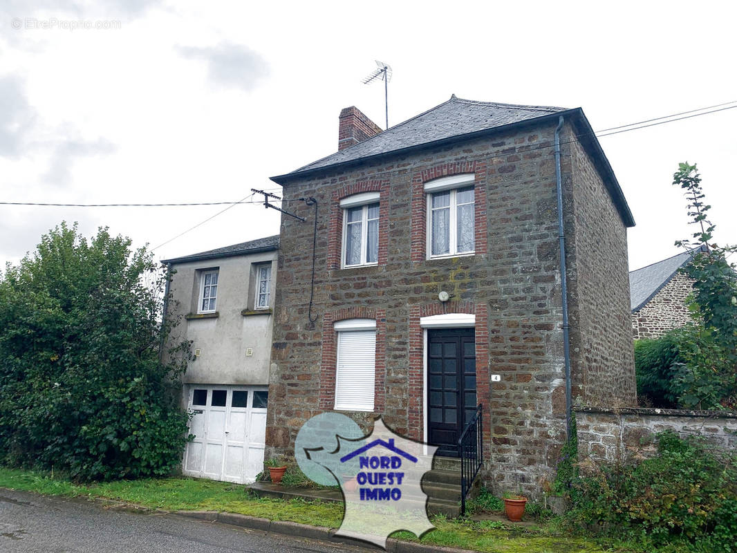 Maison à AMBRIERES-LES-VALLEES