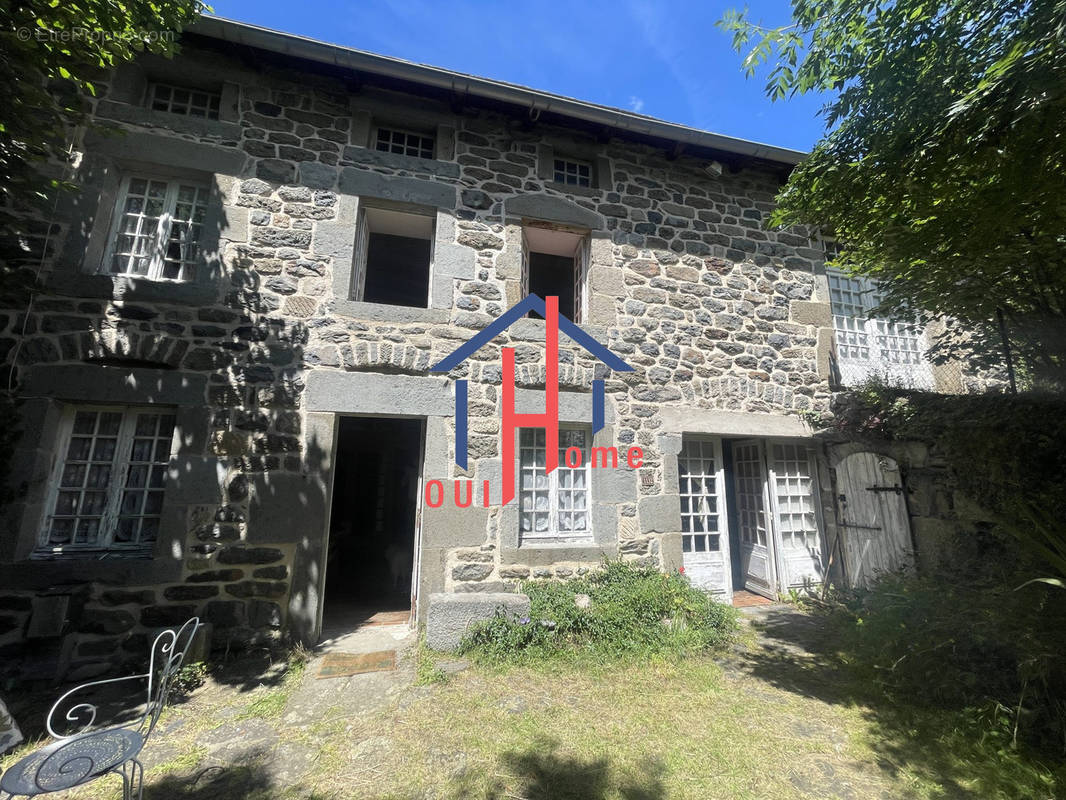 Maison à SAINT-JULIEN-CHAPTEUIL