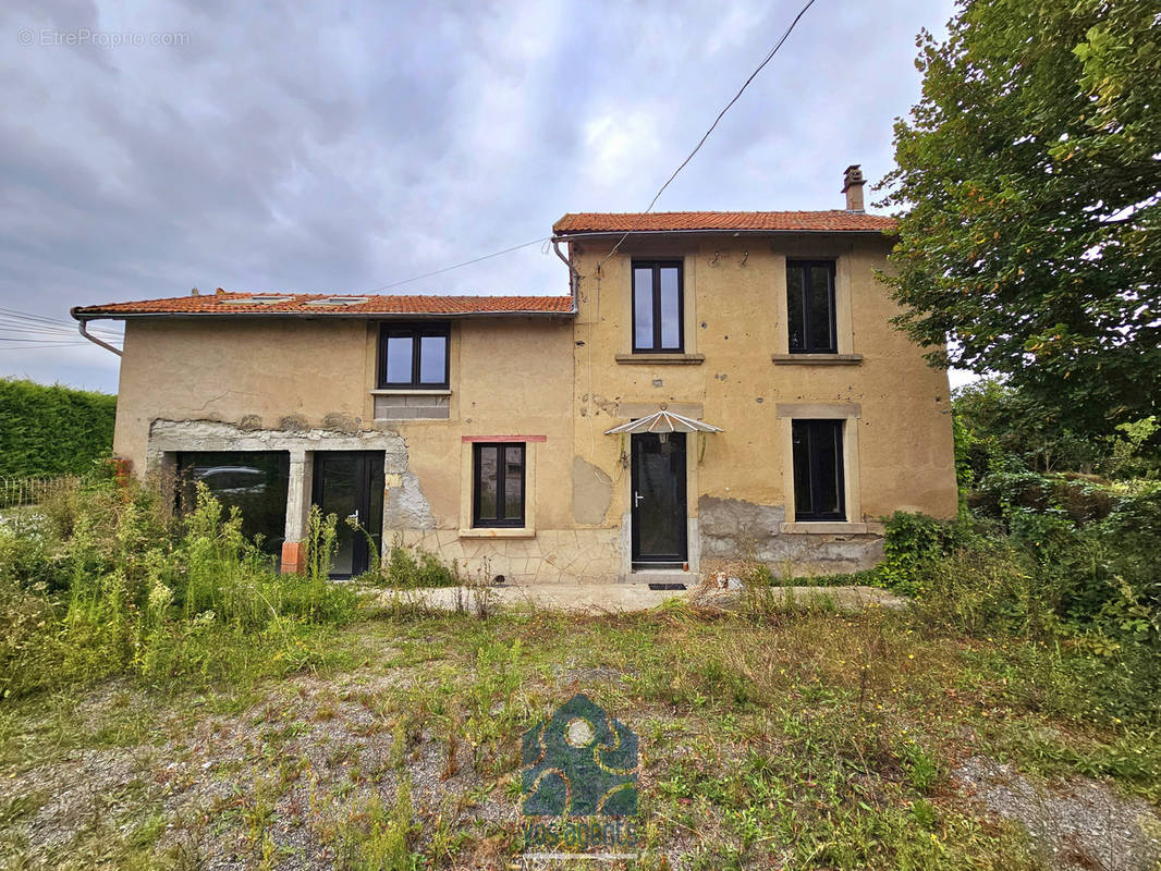 Maison à SAINT-CLEMENT-DE-REGNAT