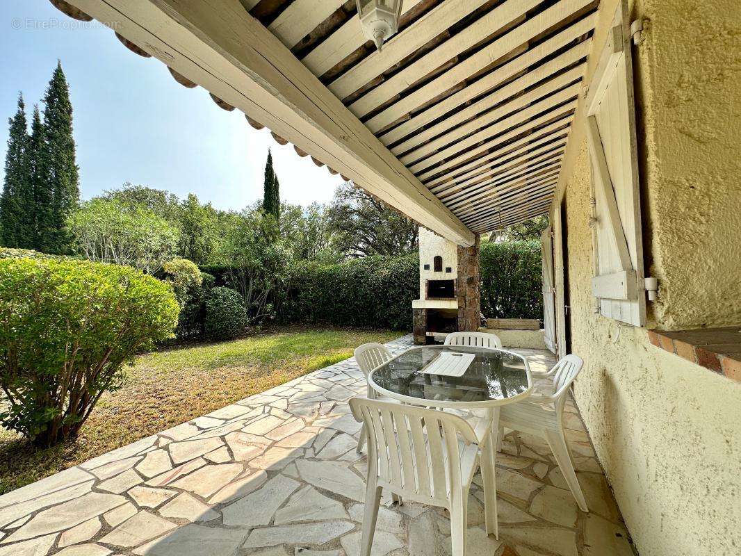 Maison à ROQUEBRUNE-SUR-ARGENS