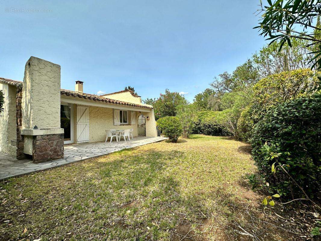 Maison à ROQUEBRUNE-SUR-ARGENS