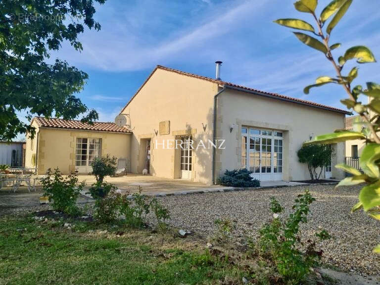 Maison à SAINT-MARTIN-DE-GURSON