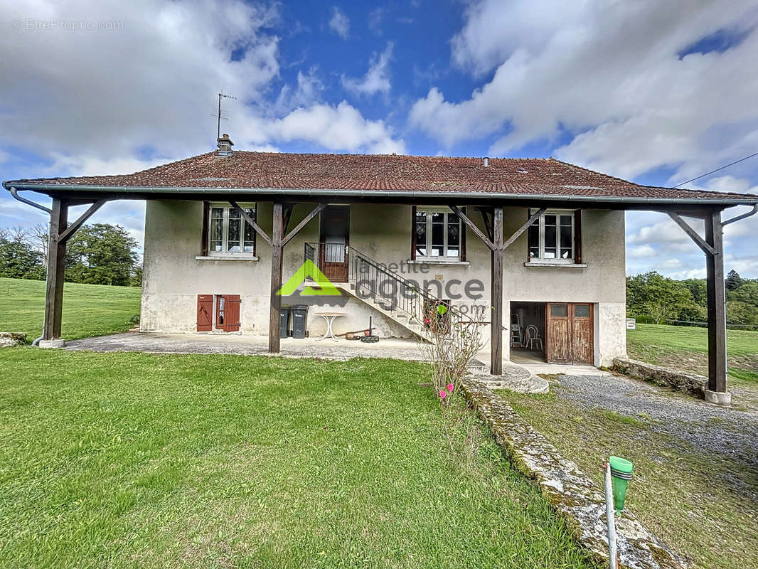 Maison à SAINT-PRIEST-LA-PLAINE