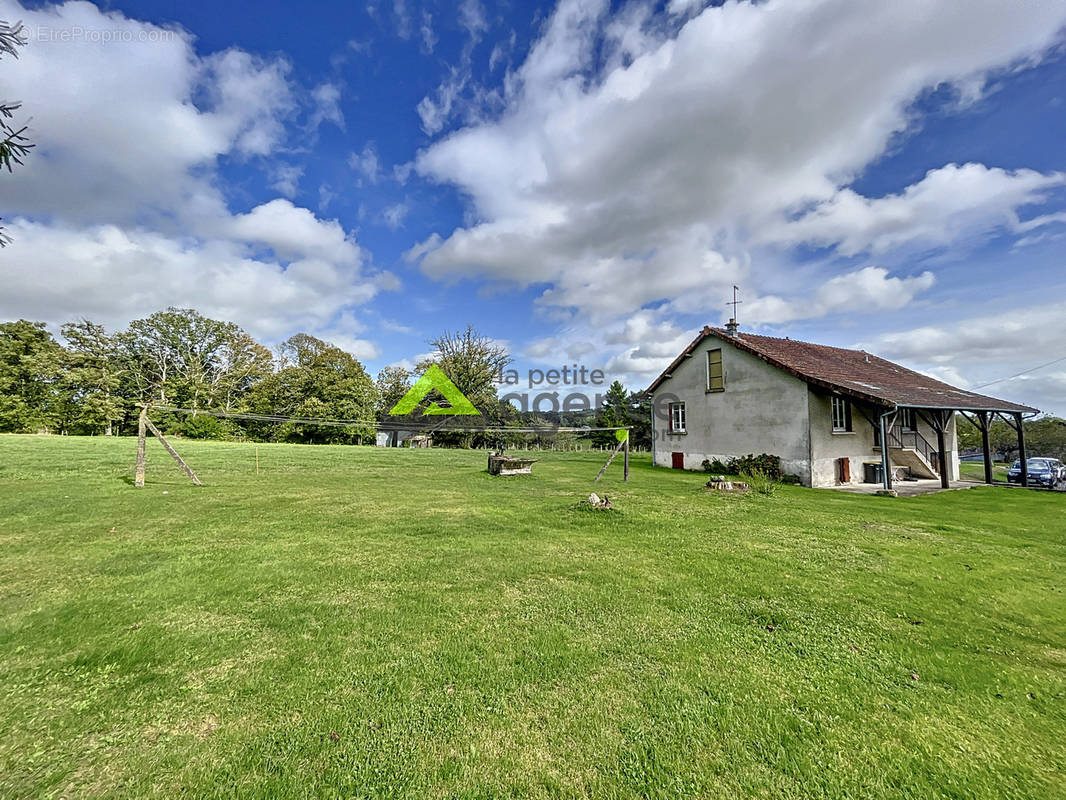 Maison à SAINT-PRIEST-LA-PLAINE