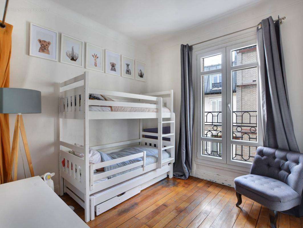 Appartement à PARIS-17E