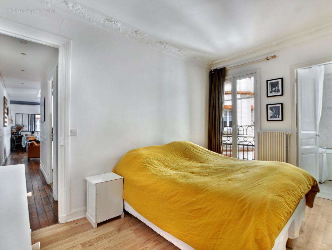 Appartement à PARIS-17E