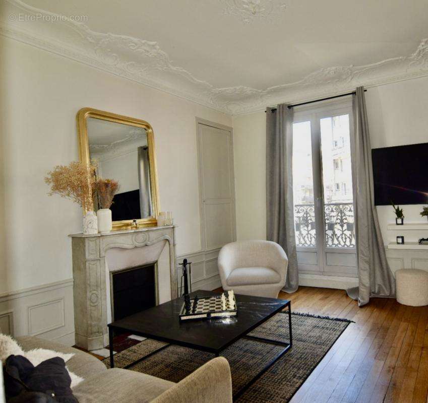 Appartement à COURBEVOIE