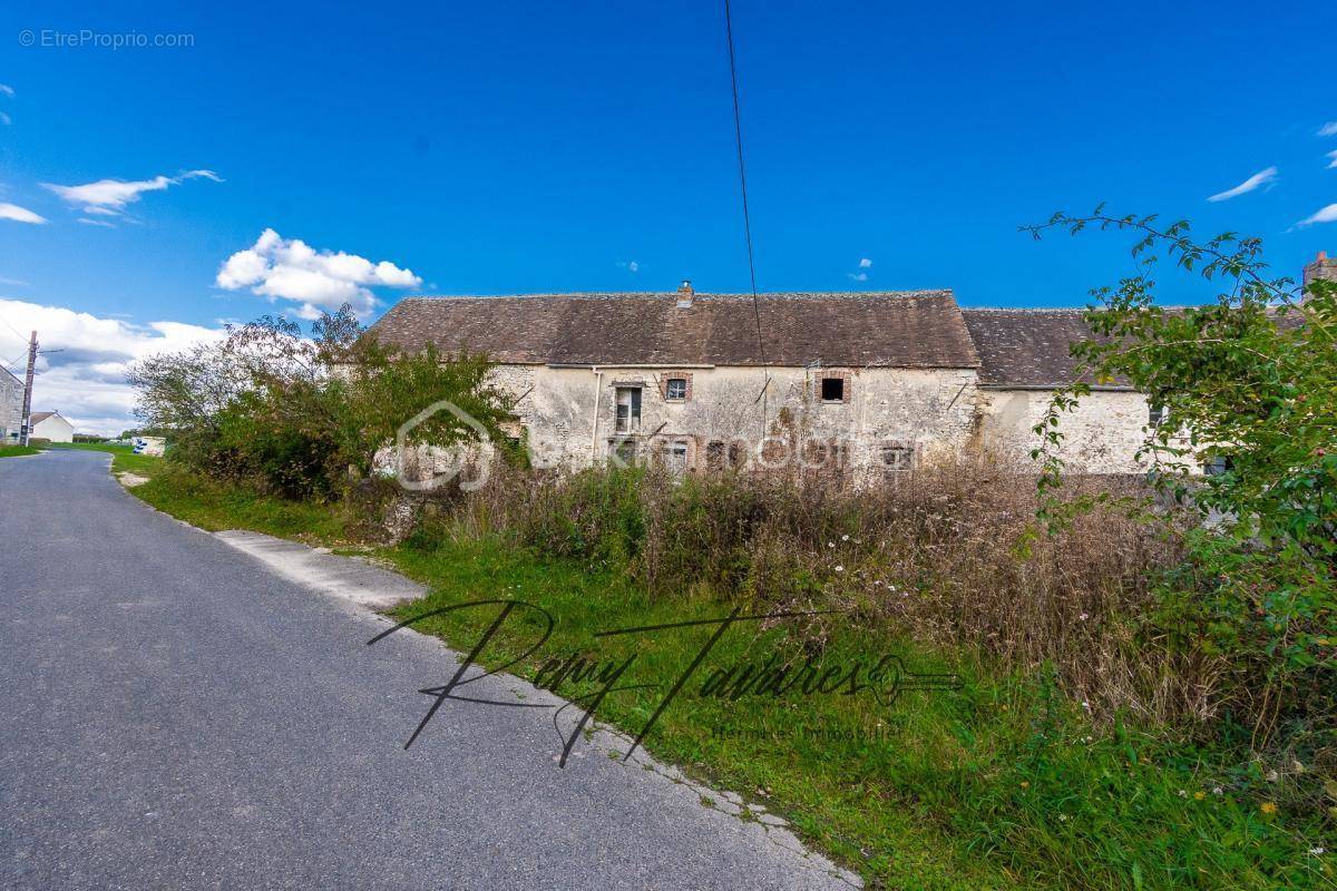 Maison à CHAINTREAUX