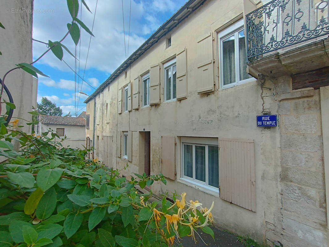 Maison à CHEF-BOUTONNE