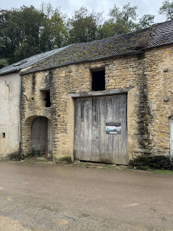 Autre à DOMECY-SUR-LE-VAULT