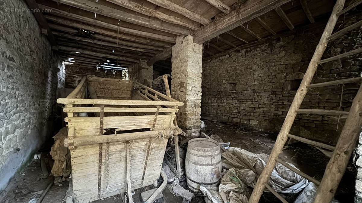 Autre à DOMECY-SUR-LE-VAULT