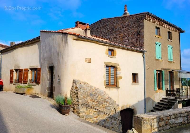 Maison à MONTPEYROUX