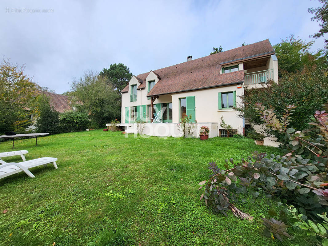 Maison à LA CELLE-SAINT-CLOUD