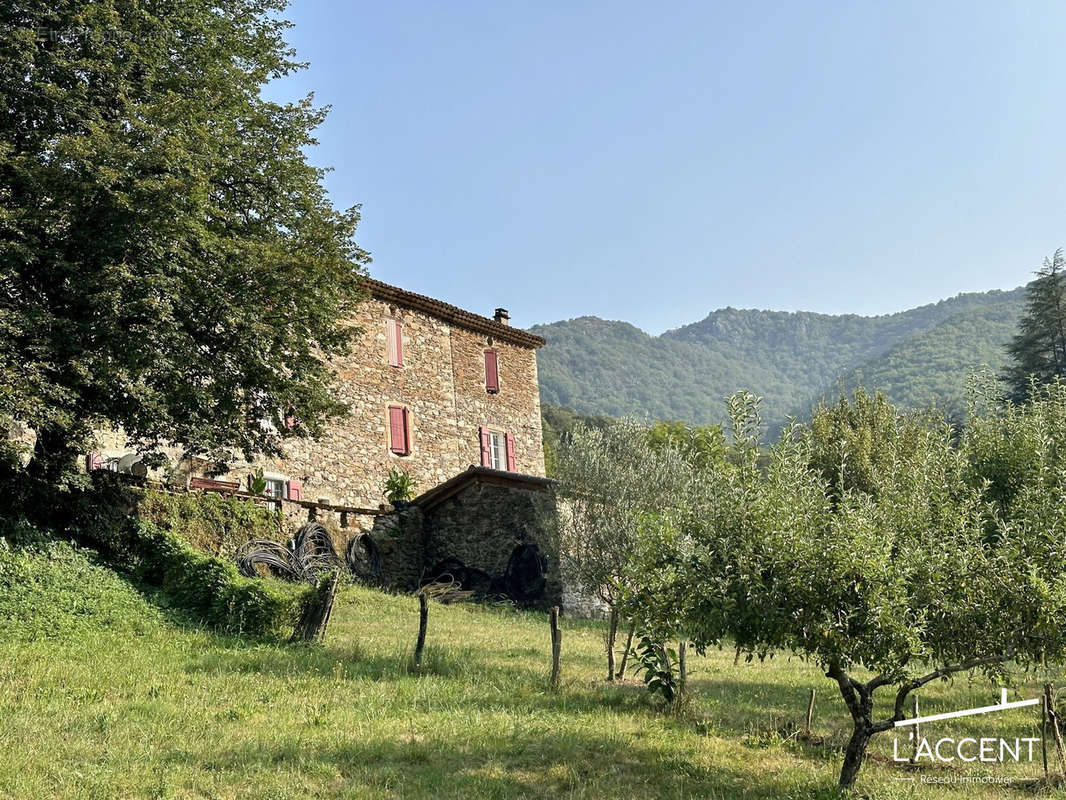 Maison à L&#039;ESTRECHURE