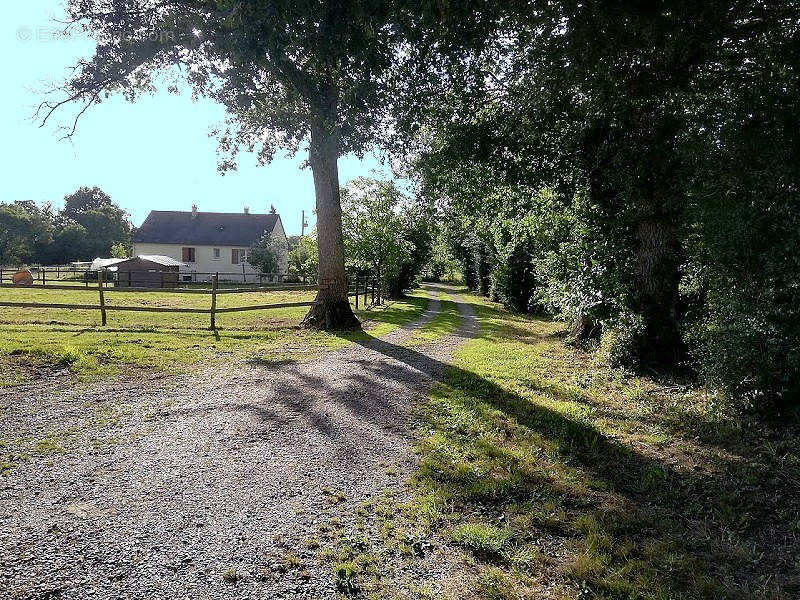 Maison à MESLAY-DU-MAINE