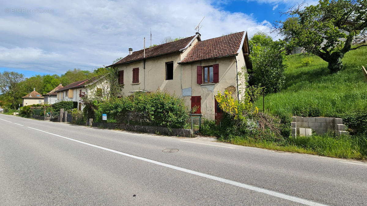 Maison à SAINT-GENIX-SUR-GUIERS