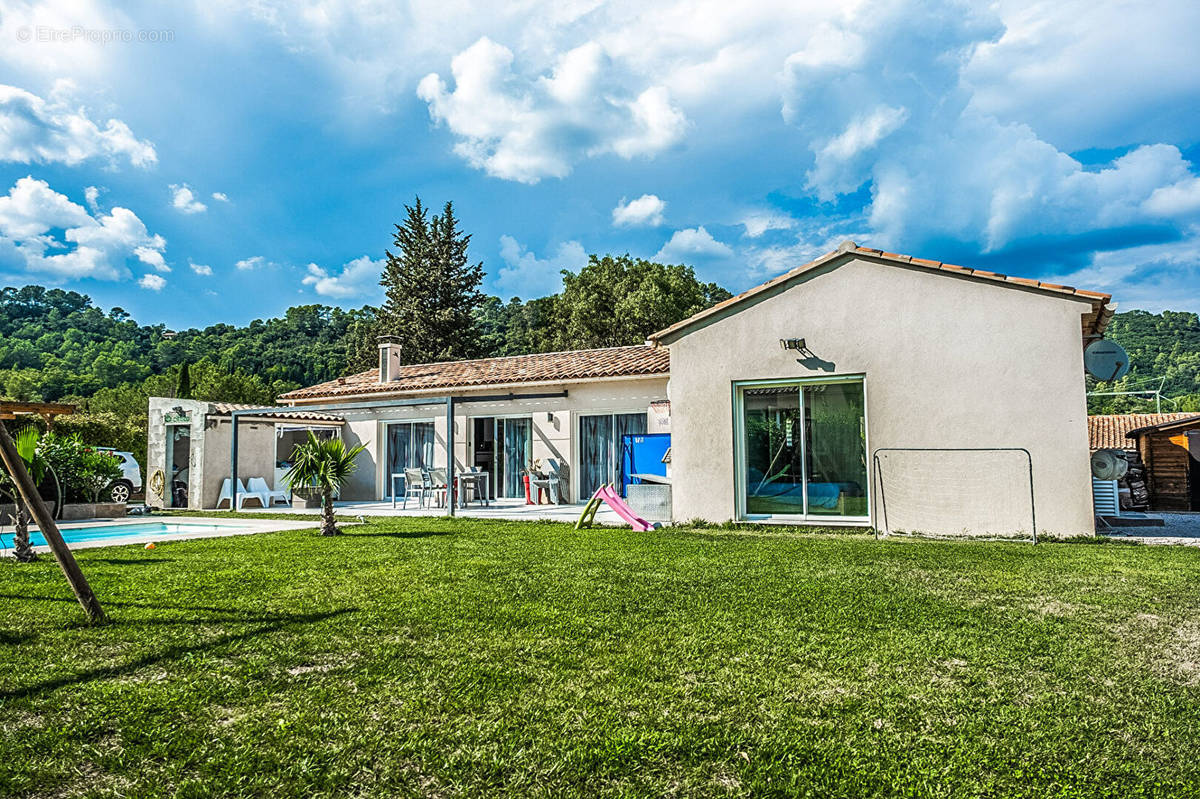 Maison à MEOUNES-LES-MONTRIEUX