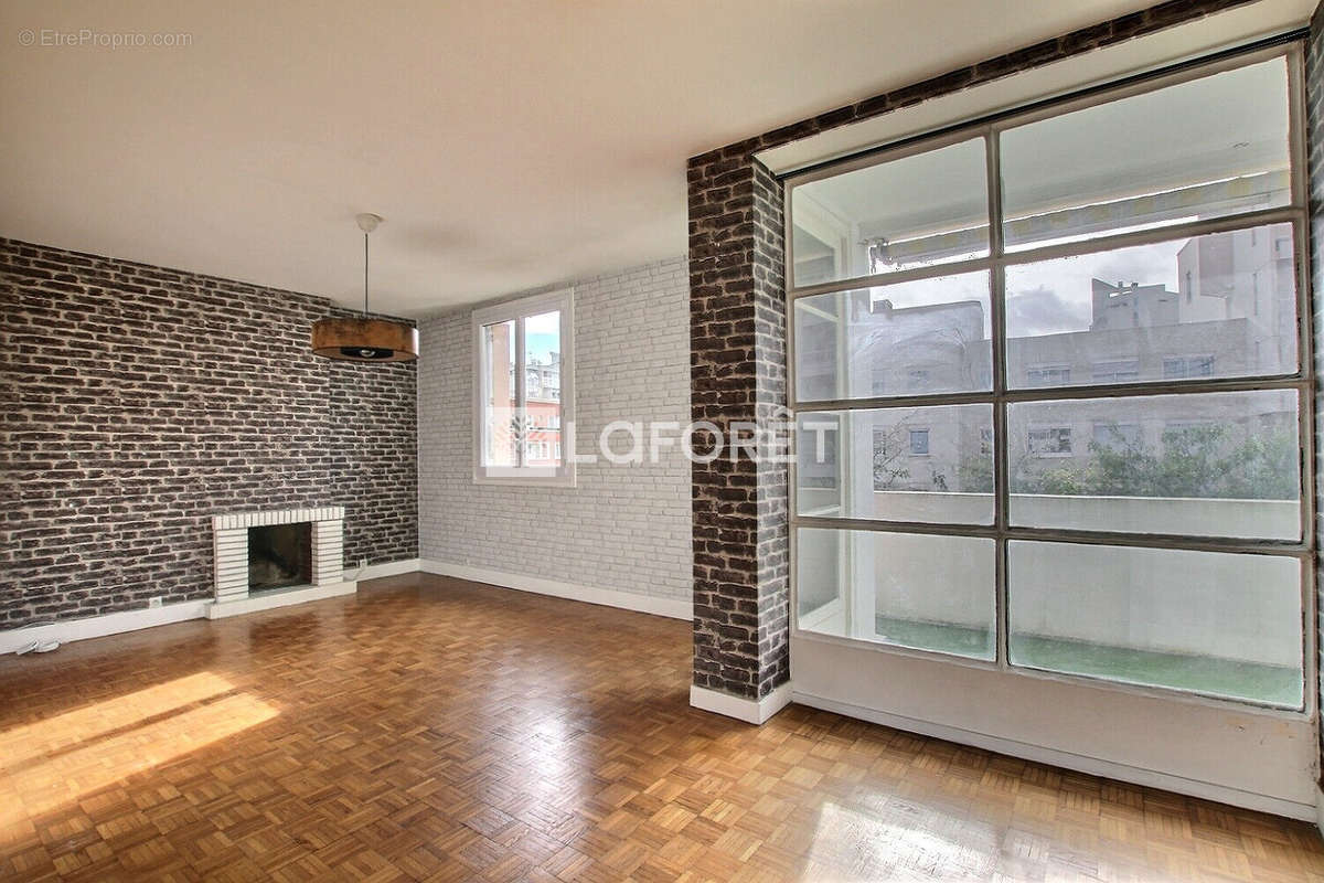 Appartement à COURBEVOIE