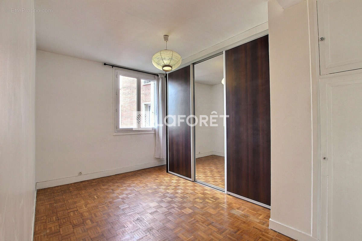 Appartement à COURBEVOIE