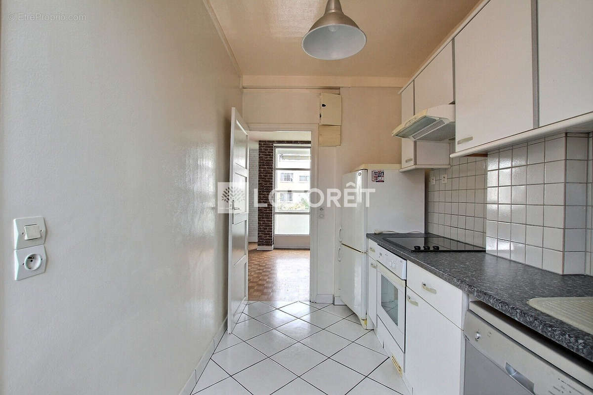 Appartement à COURBEVOIE