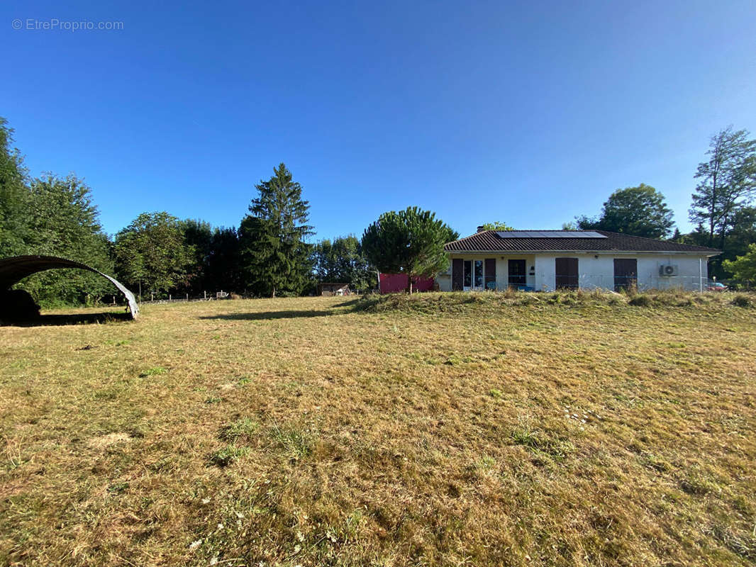 Maison à JUMILHAC-LE-GRAND