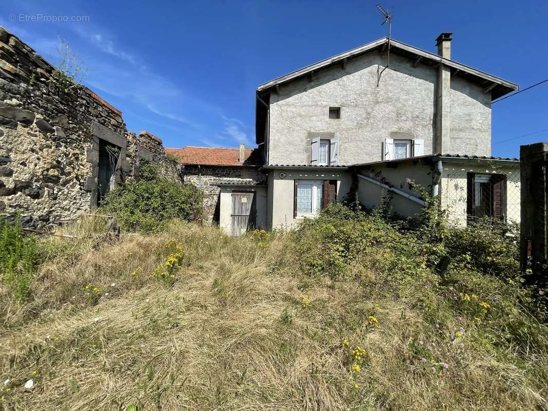 Maison à FRUGIERES-LE-PIN