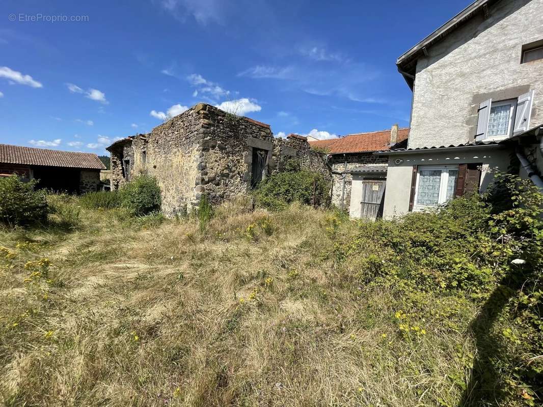 Maison à FRUGIERES-LE-PIN