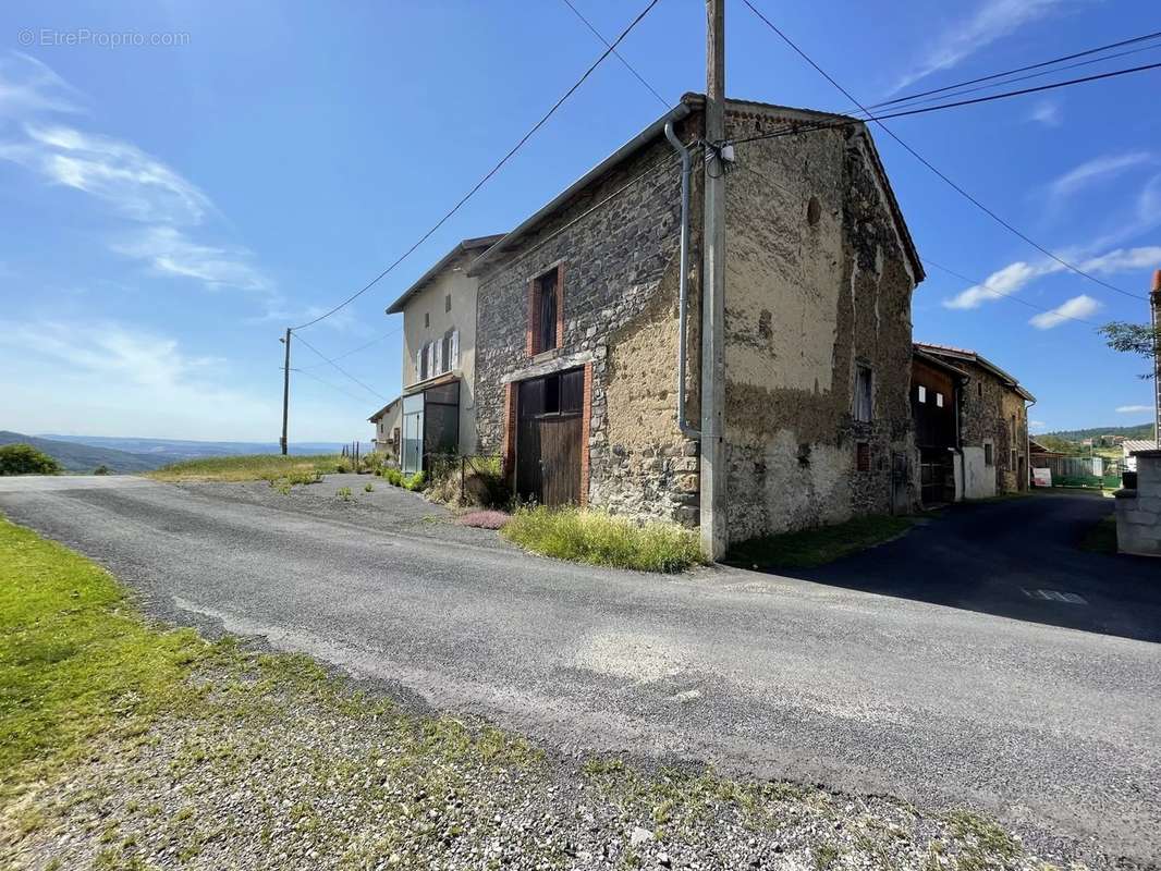 Maison à FRUGIERES-LE-PIN