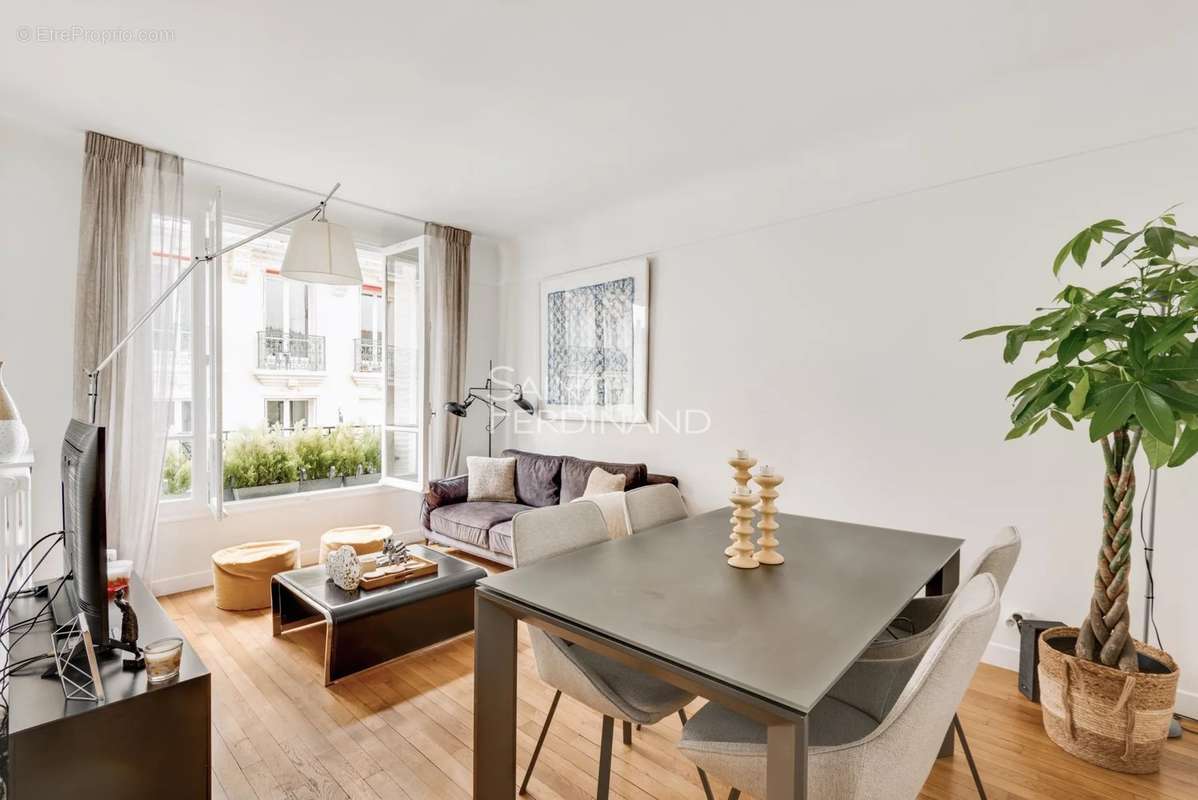 Appartement à PARIS-16E