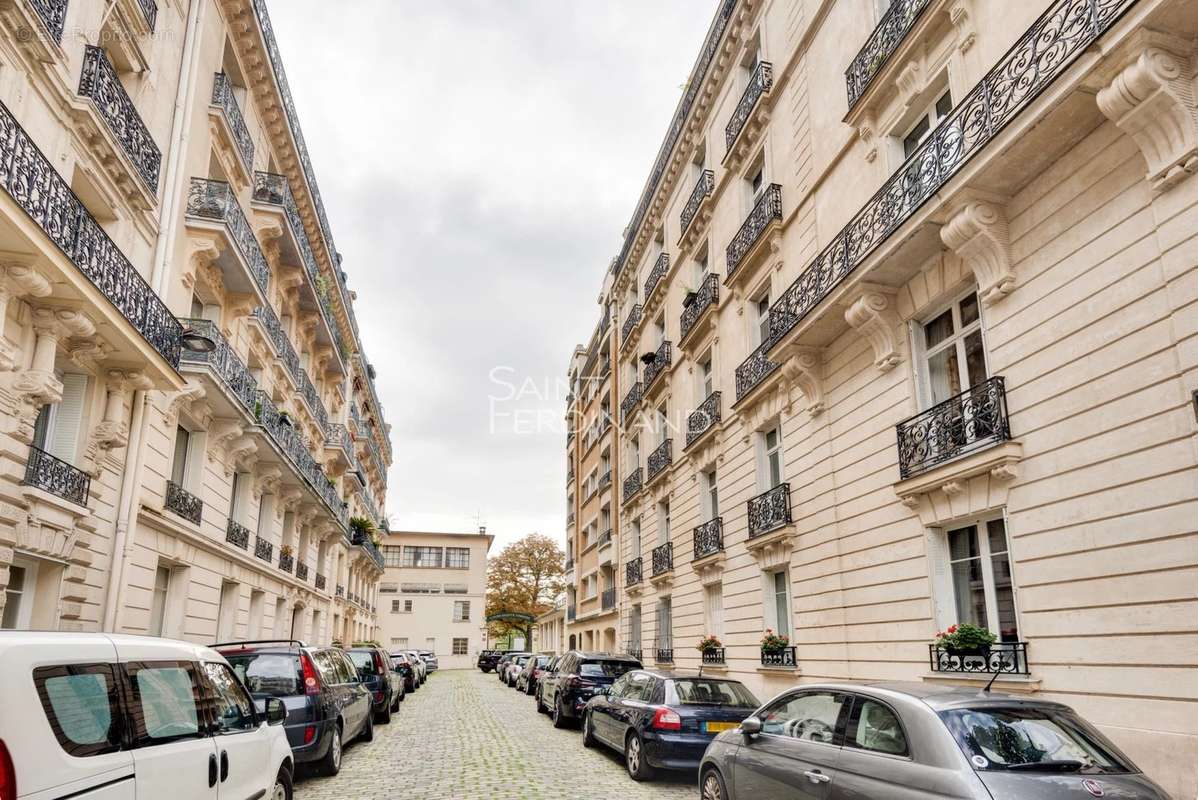 Appartement à PARIS-16E