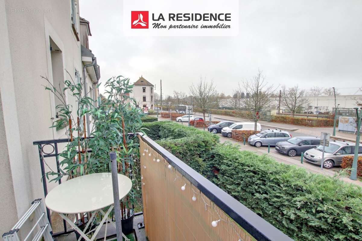 Appartement à LES ESSARTS-LE-ROI