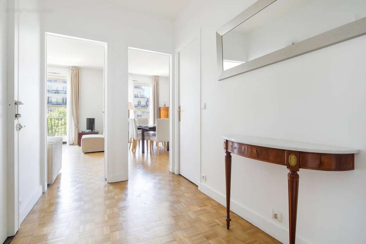 Appartement à PARIS-16E