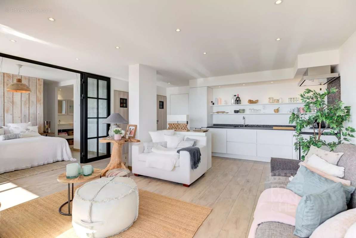 Appartement à VILLENEUVE-LOUBET