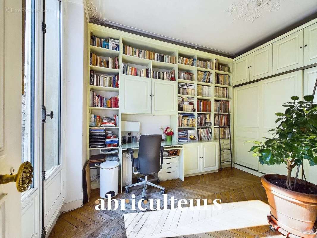 Appartement à PARIS-10E