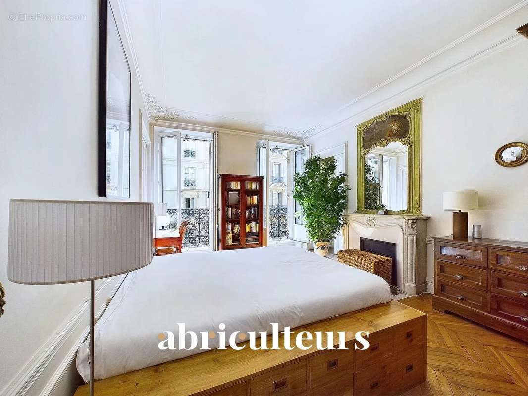 Appartement à PARIS-10E