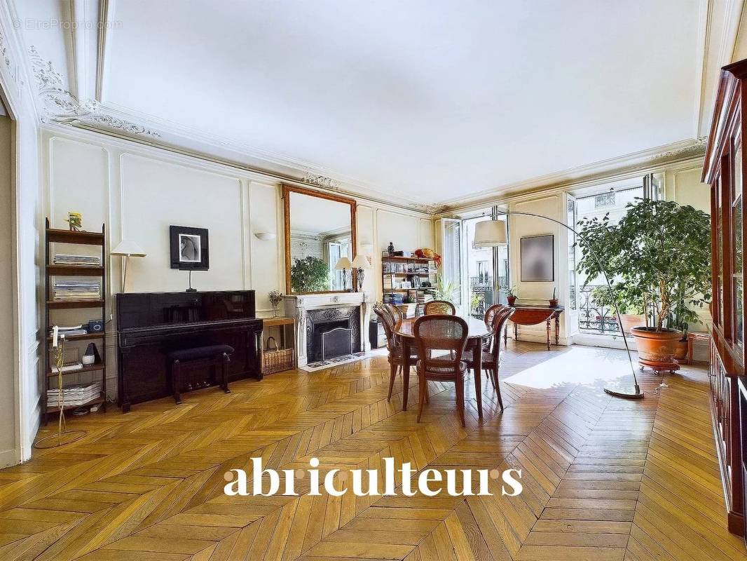 Appartement à PARIS-10E