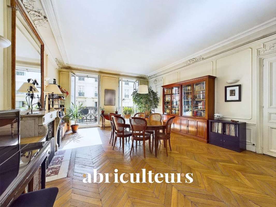 Appartement à PARIS-10E