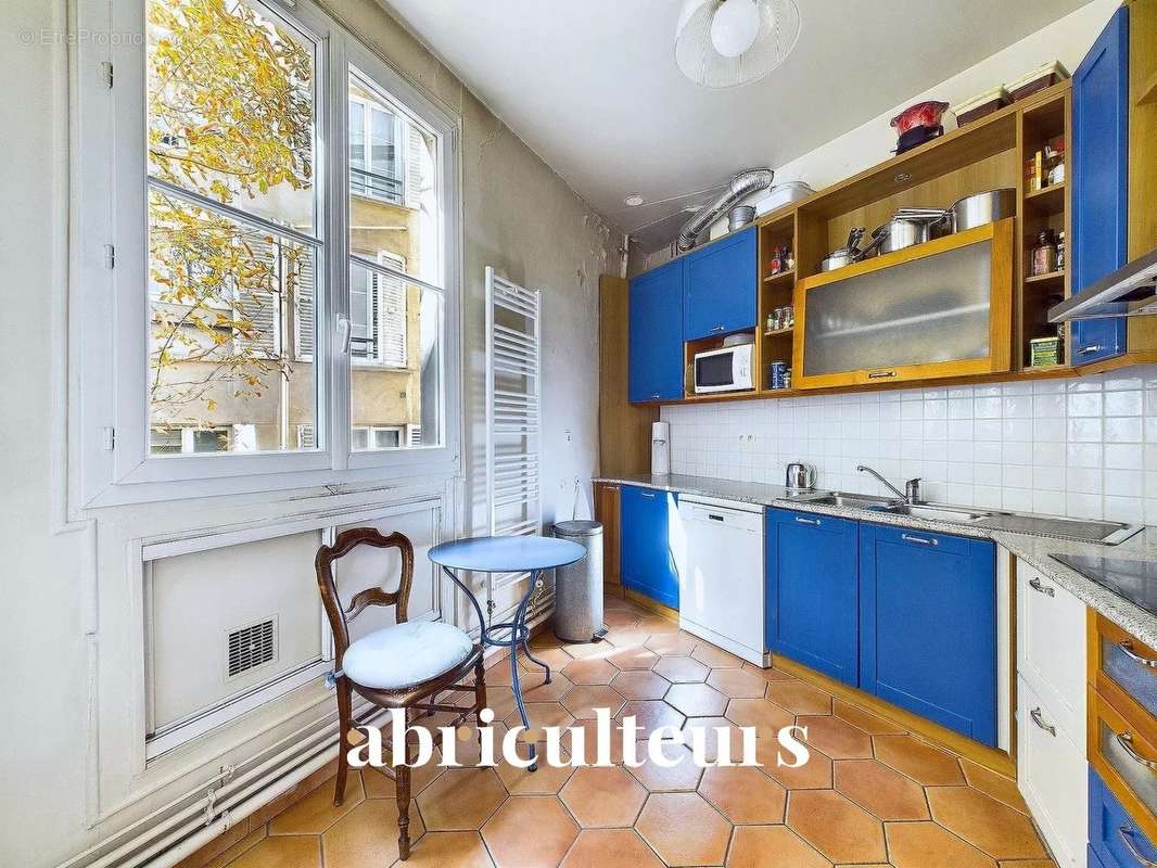 Appartement à PARIS-10E