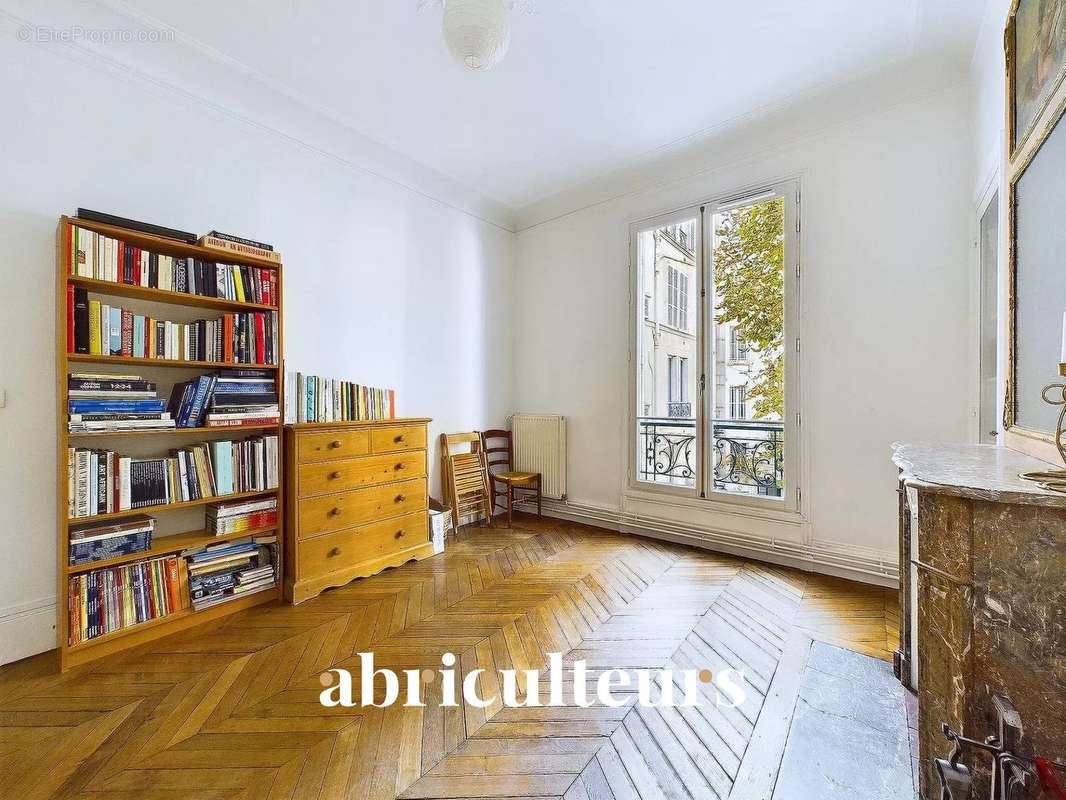 Appartement à PARIS-10E