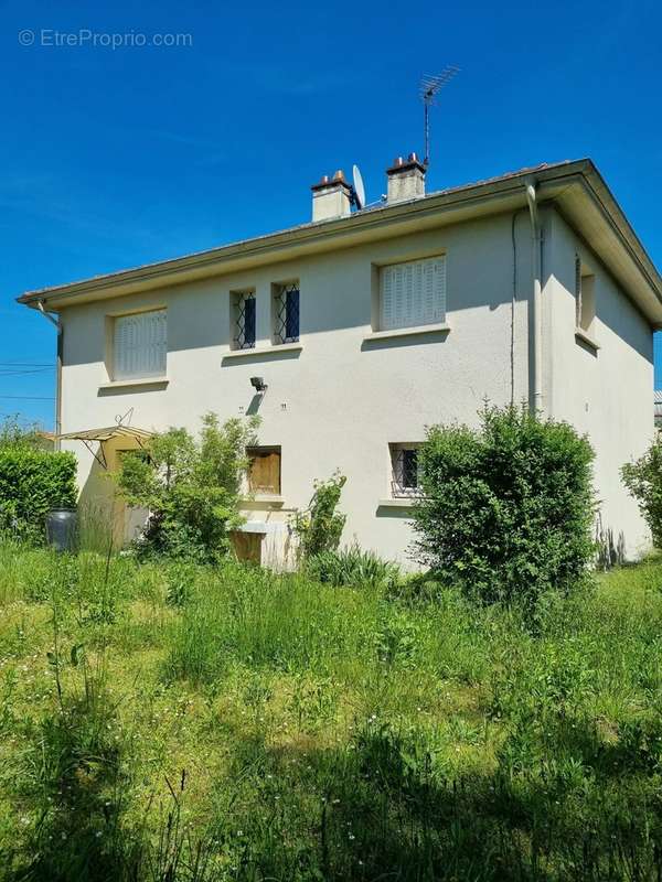 Maison à SAINT-DENIS-LES-BOURG