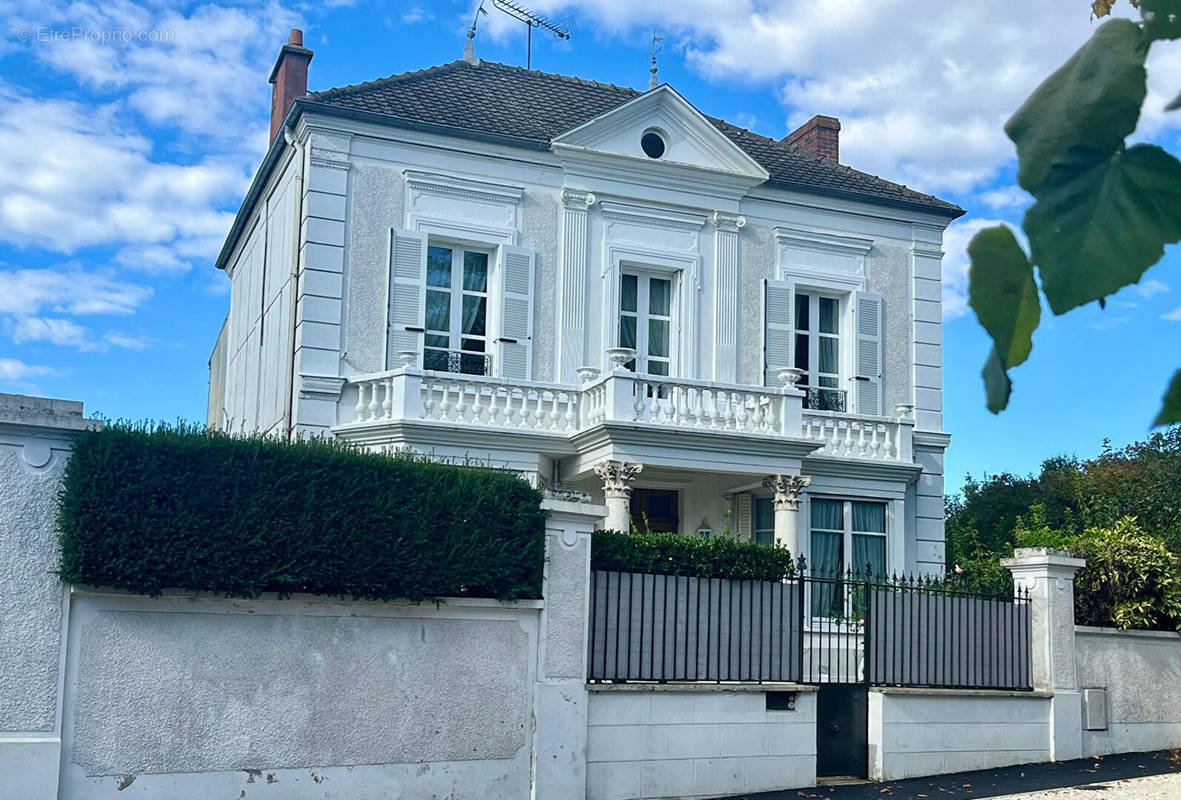 Maison à COULOMMIERS