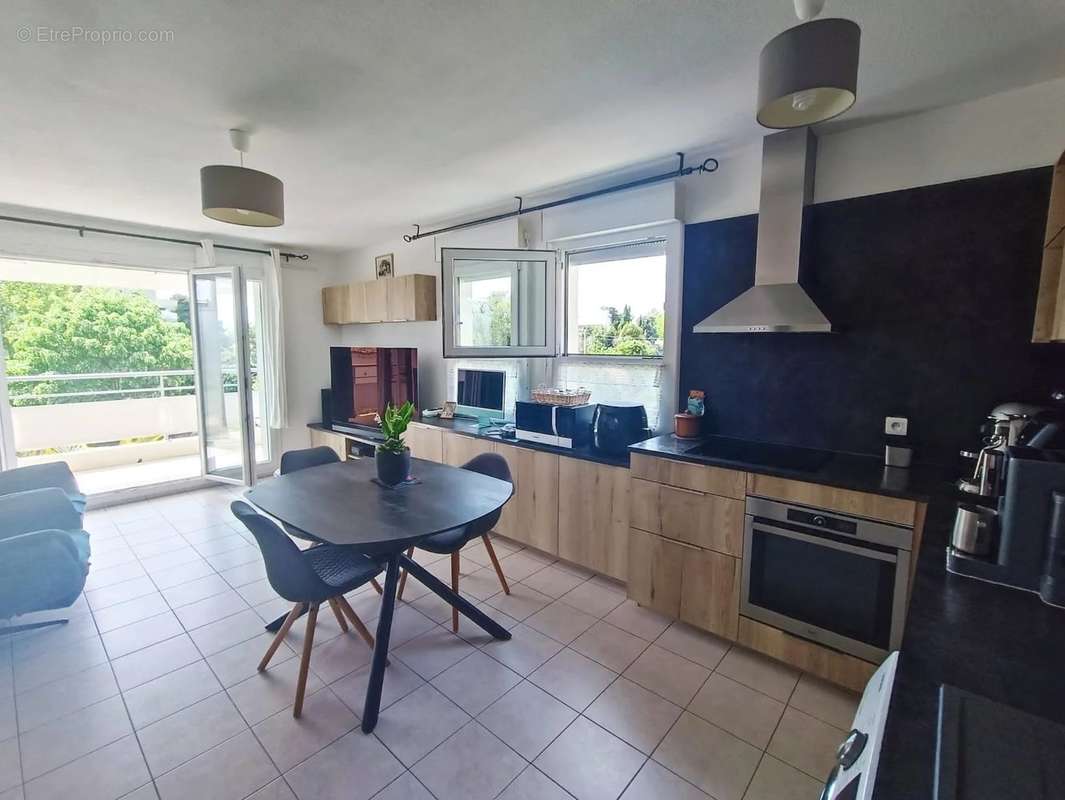 Appartement à SAINT-LAURENT-DU-VAR